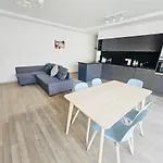 Bright And Welcoming 2 Bedrooms In City Center